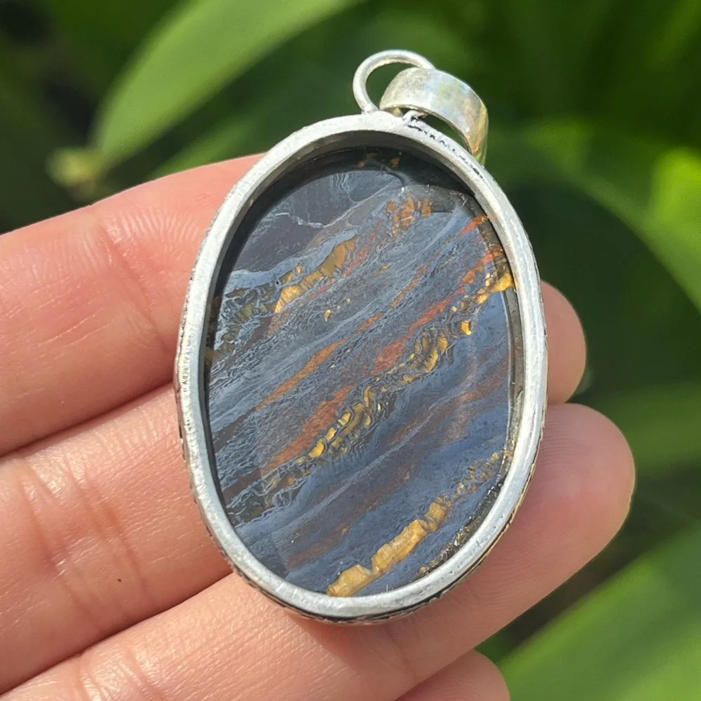 Silver‎ plated iron tiger eye pendant